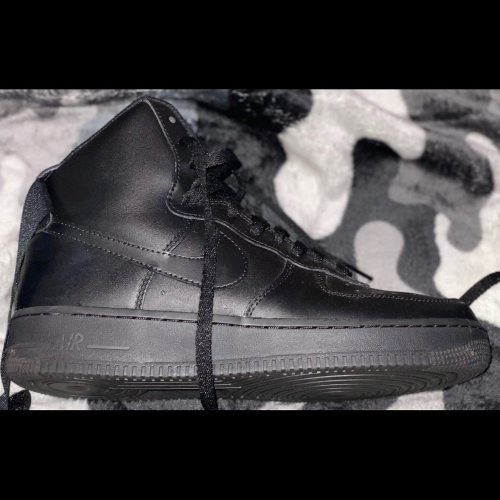 Black Nike Air Force ones high stops
